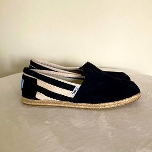 TOMS Size W7 Black with tan NEW